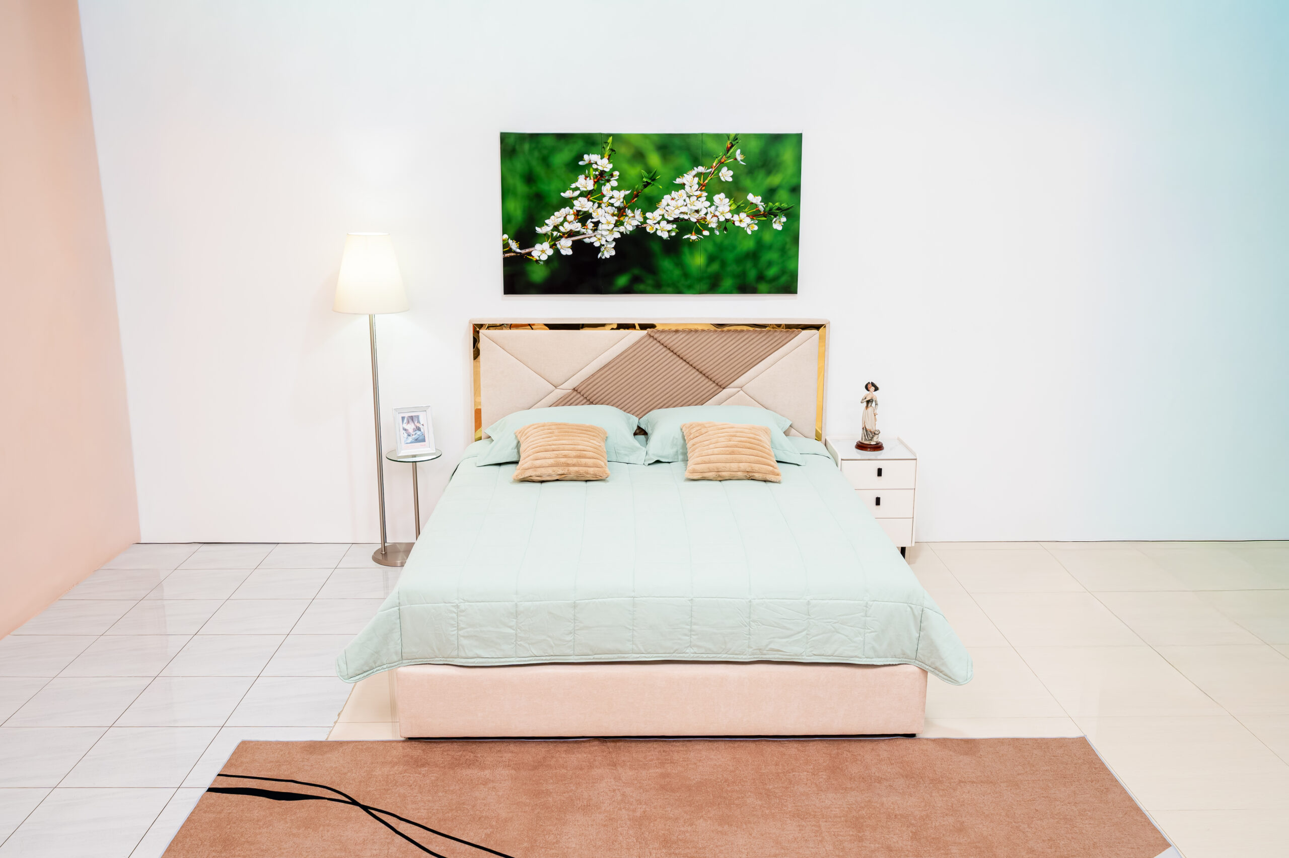 เตียงนอนบุผ้าดีไซน์ Modern Luxury ตัดขอบทอง - Image 8