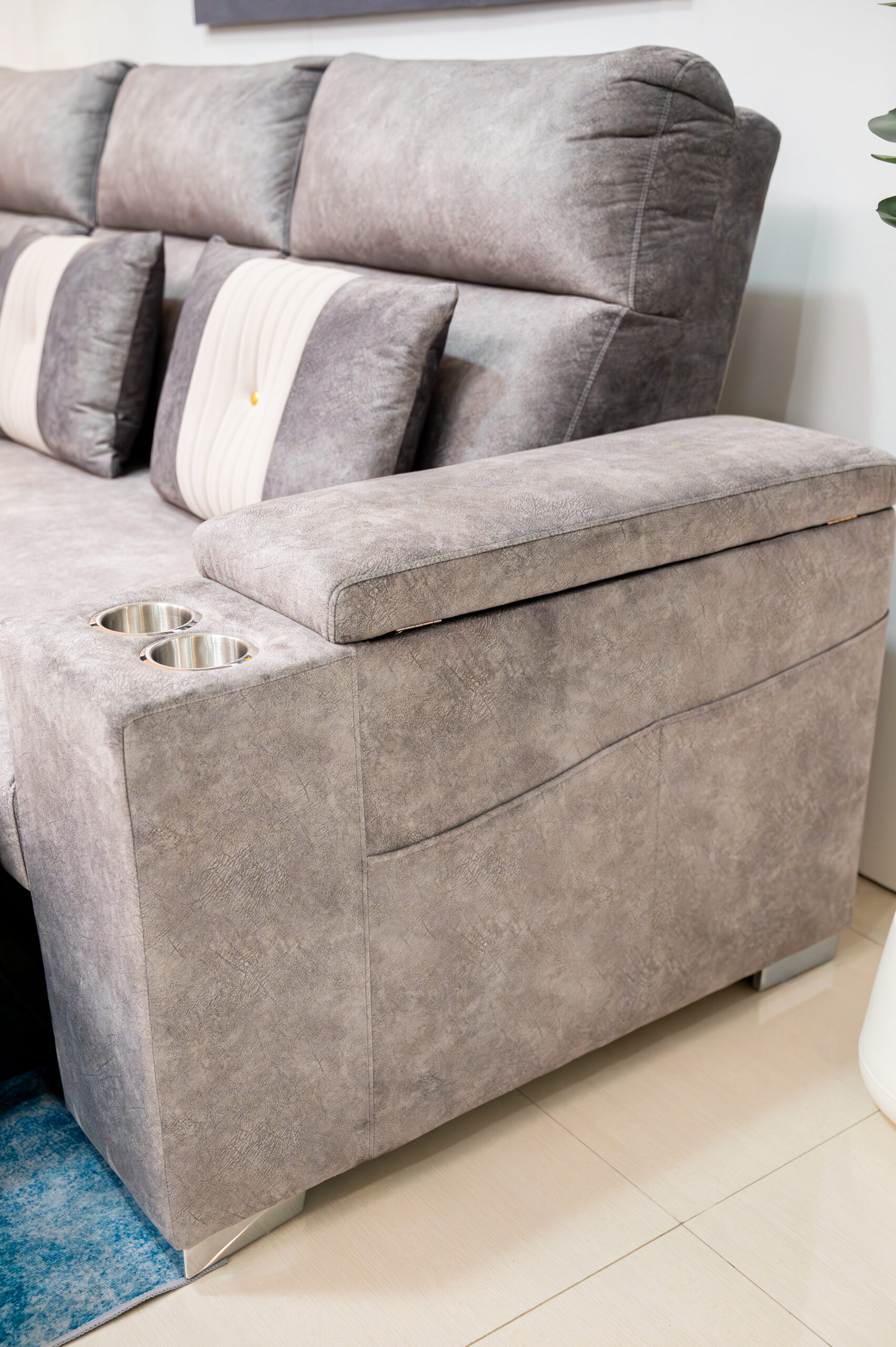 โซฟาเบด L-Shape สีเทาฟังก์ชันครบ พร้อมช่องวางแก้วและที่เก็บของ - Image 7