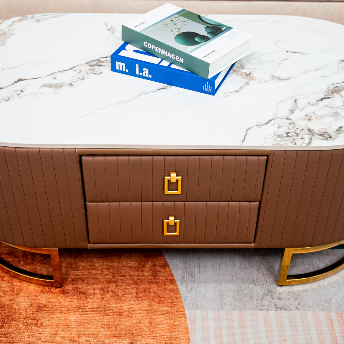 โต๊ะกลางท็อปหินอ่อนทรงรี หุ้มหนังสีน้ำตาลตัดขอบทอง