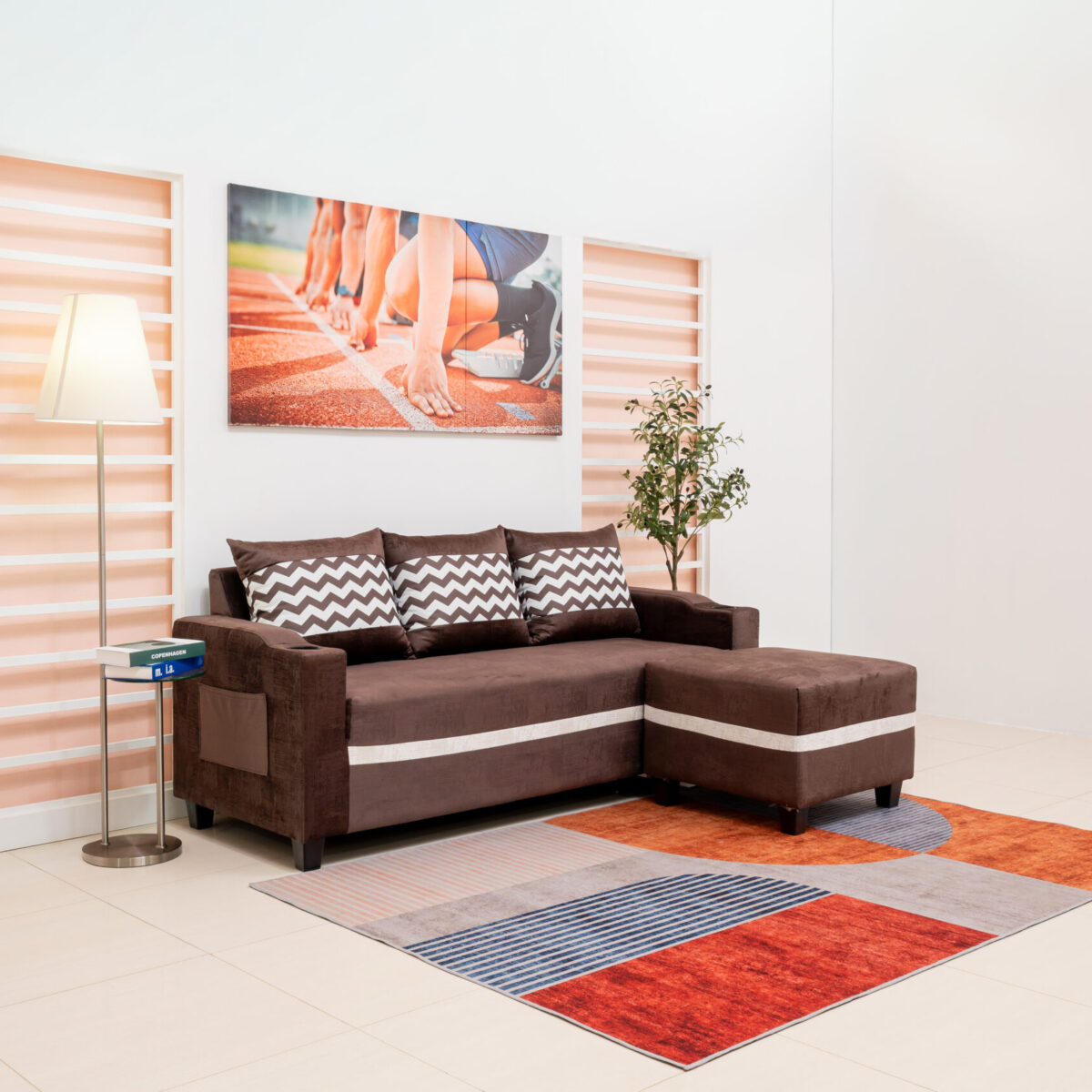 โซฟาเบด L-Shape สีน้ำตาลช็อกโกแลต แต่งหมอนลาย Chevron