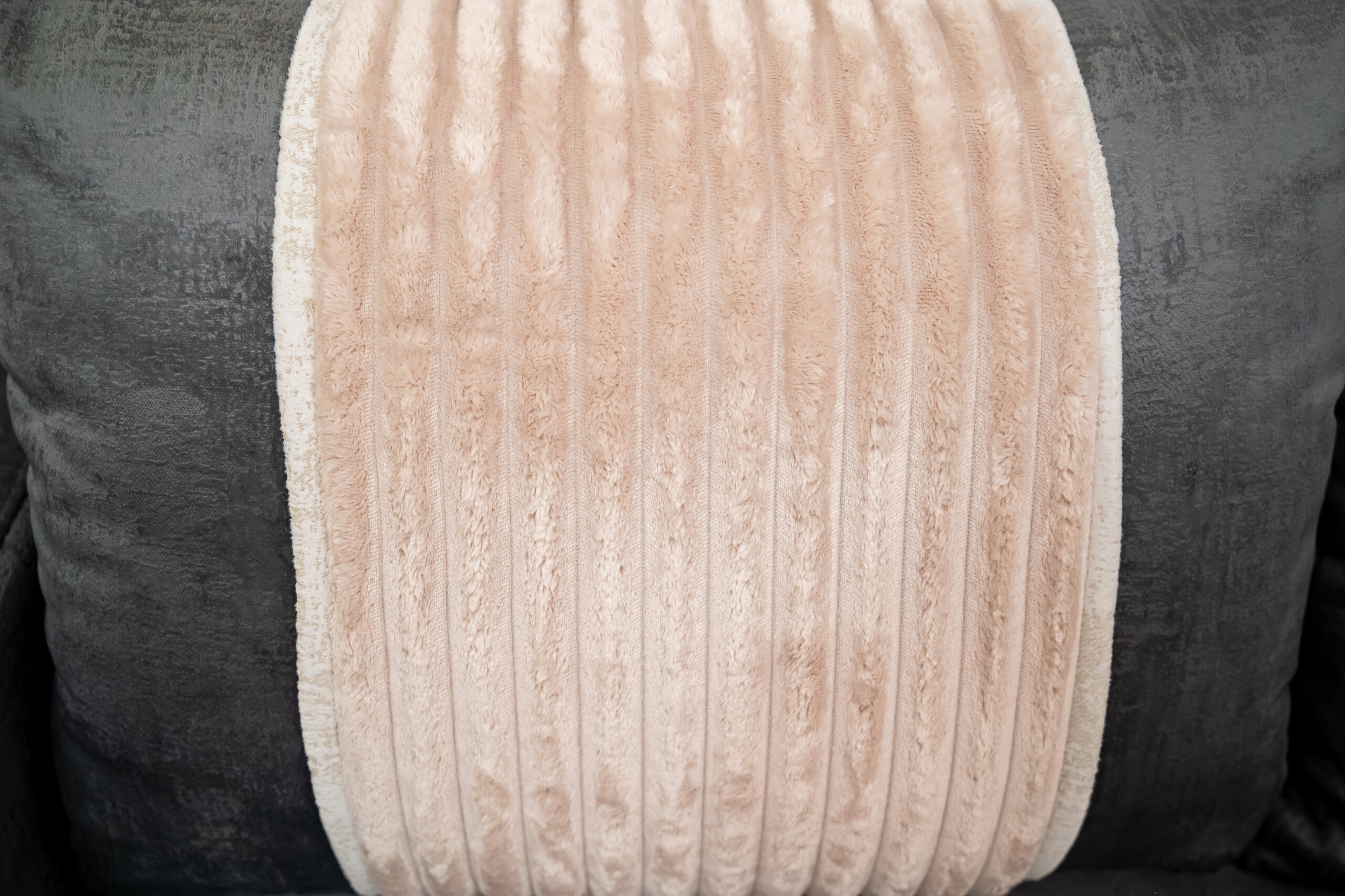 โซฟาเบด L-Shape สีเทาเข้ม ผสานเท็กซ์เจอร์ลูกฟูกสีครีม - Image 7