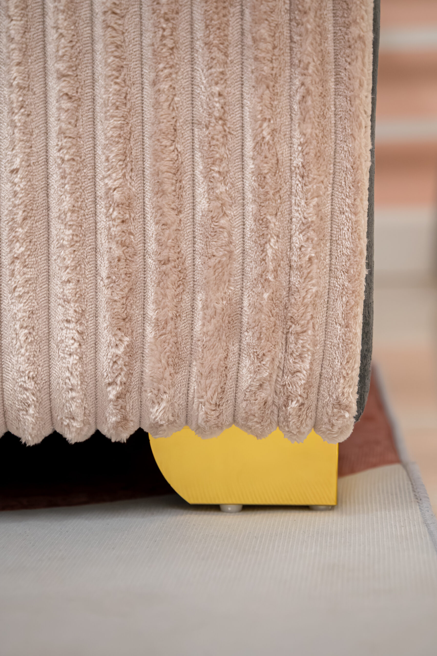 โซฟาเบด L-Shape สีเทาเข้ม ผสานเท็กซ์เจอร์ลูกฟูกสีครีม - Image 9