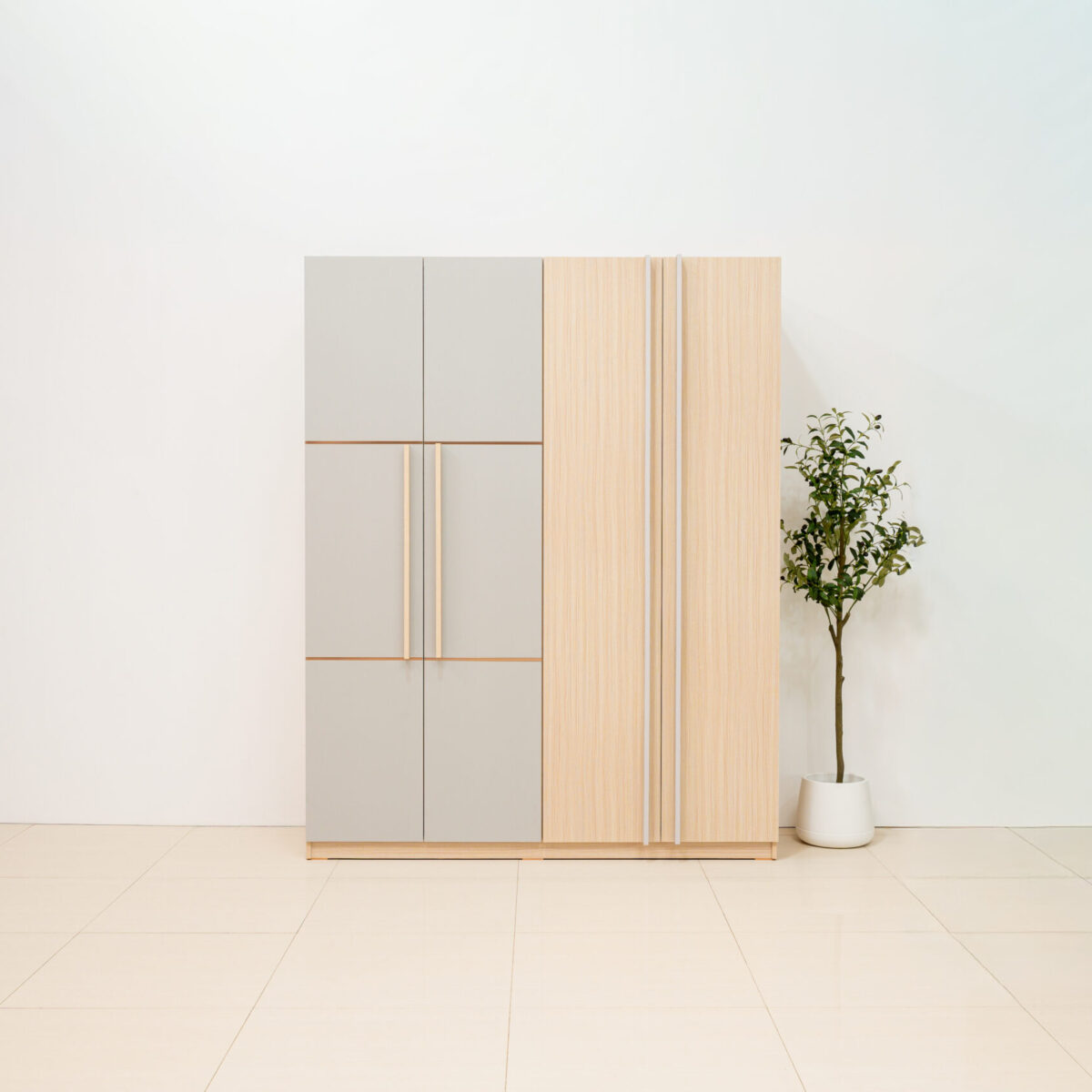 ตู้เสื้อผ้า 4 บานเปิดขนาดใหญ่ ดีไซน์ Two-Tone แต่งคิ้ว Copper