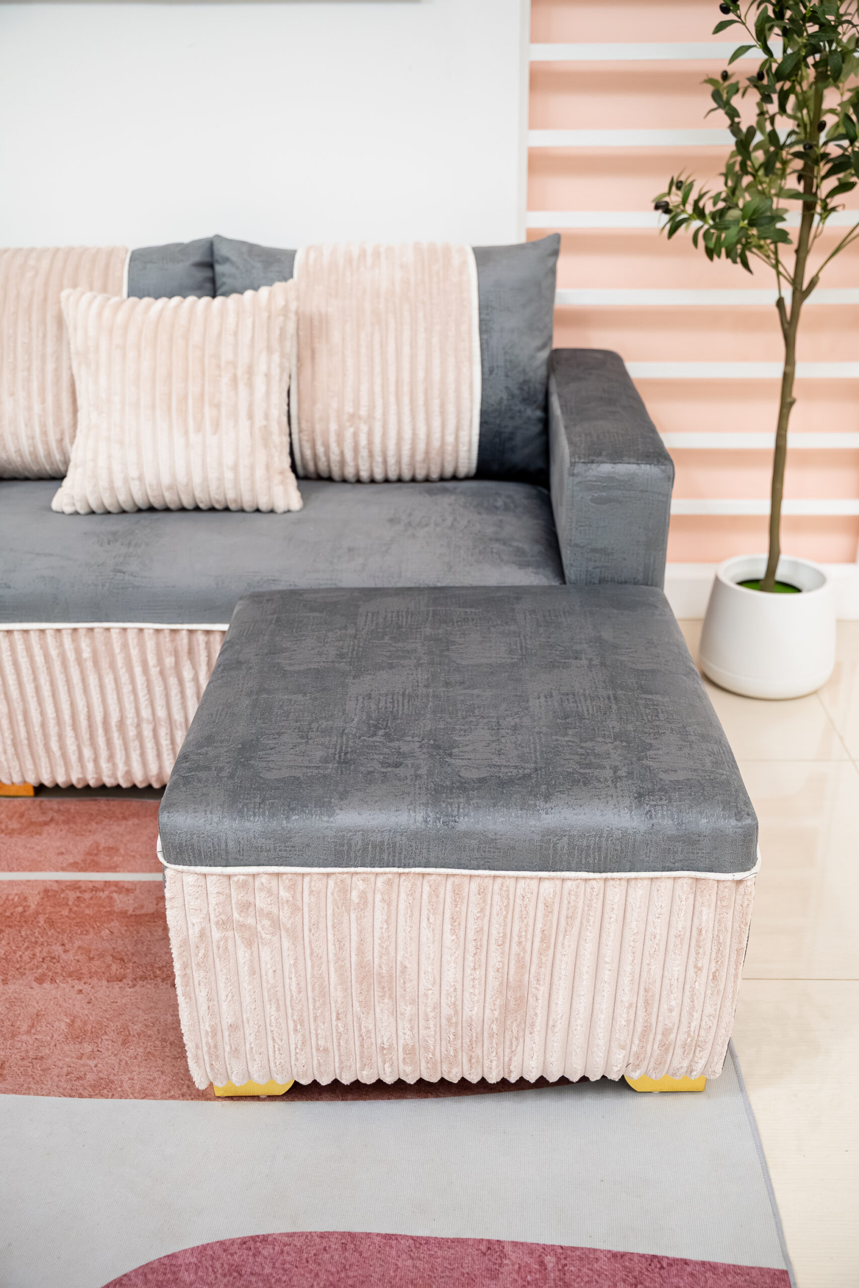 โซฟาเบด L-Shape สีเทาเข้ม ผสานเท็กซ์เจอร์ลูกฟูกสีครีม - Image 6