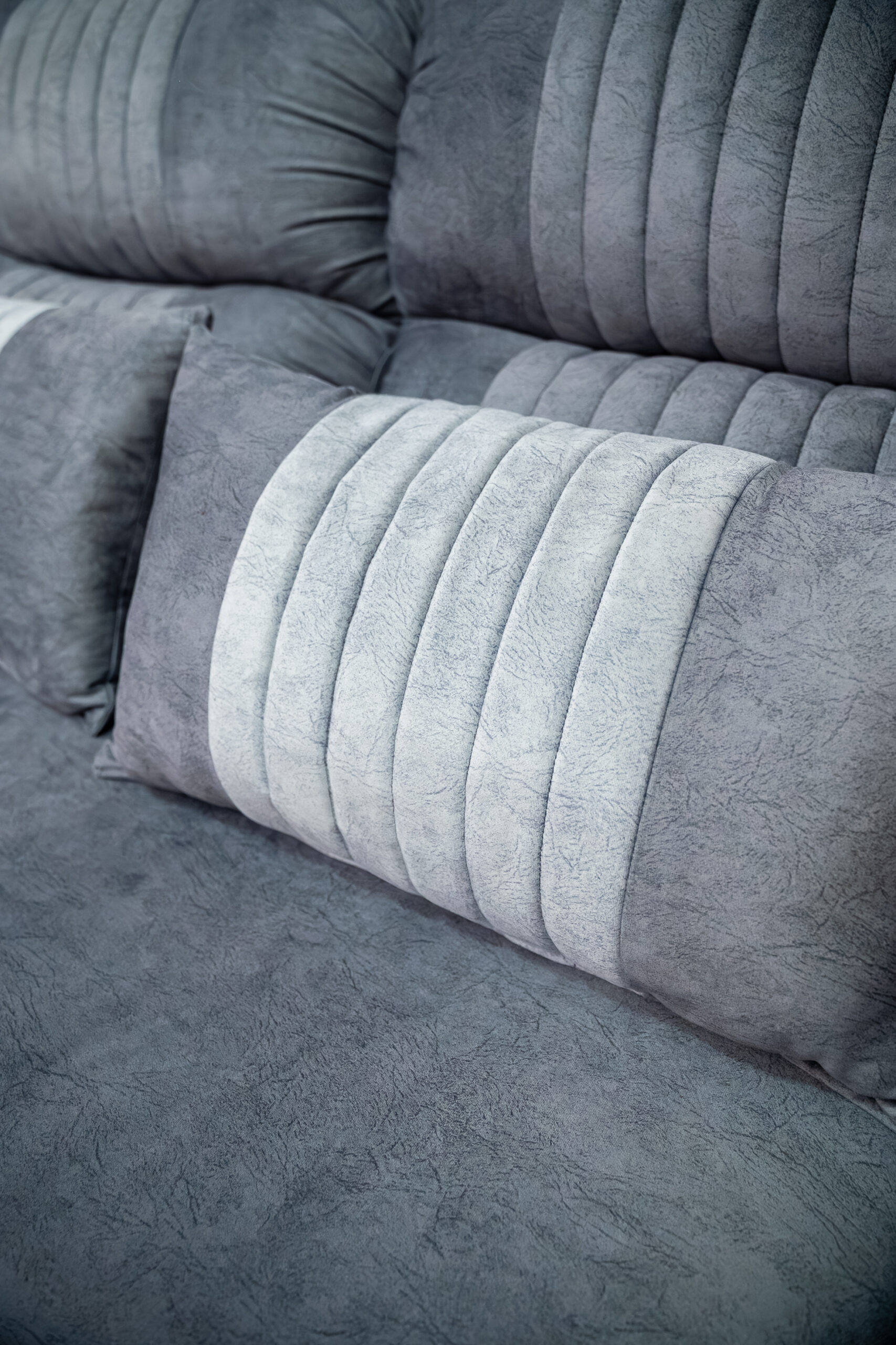 โซฟาเบดหนังกลับ L-Shape สีเทา ดีไซน์ Luxury Function ครบครัน - Image 8