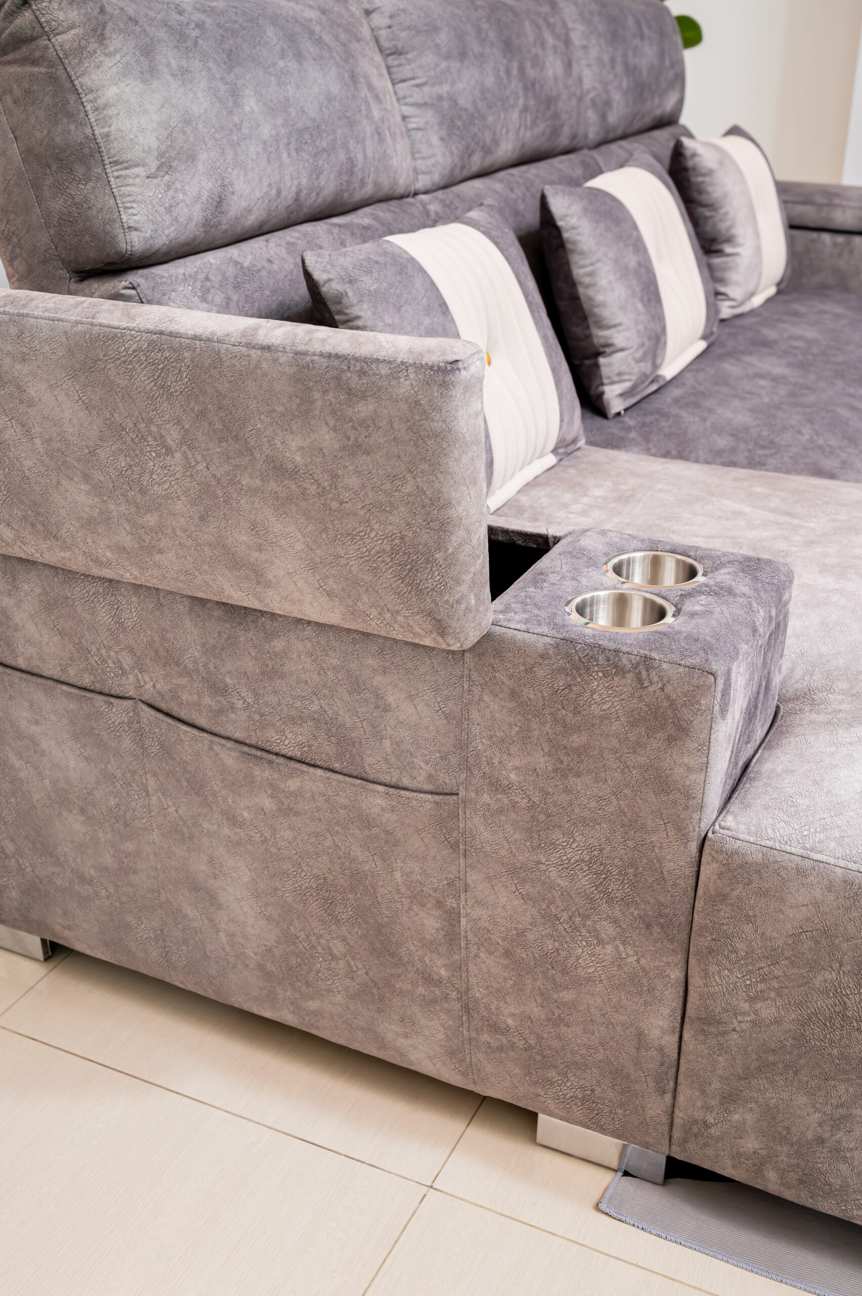 โซฟาเบด L-Shape สีเทาพรีเมียม พร้อมฟังก์ชันปรับนอนและช่องวางแก้ว - Image 6