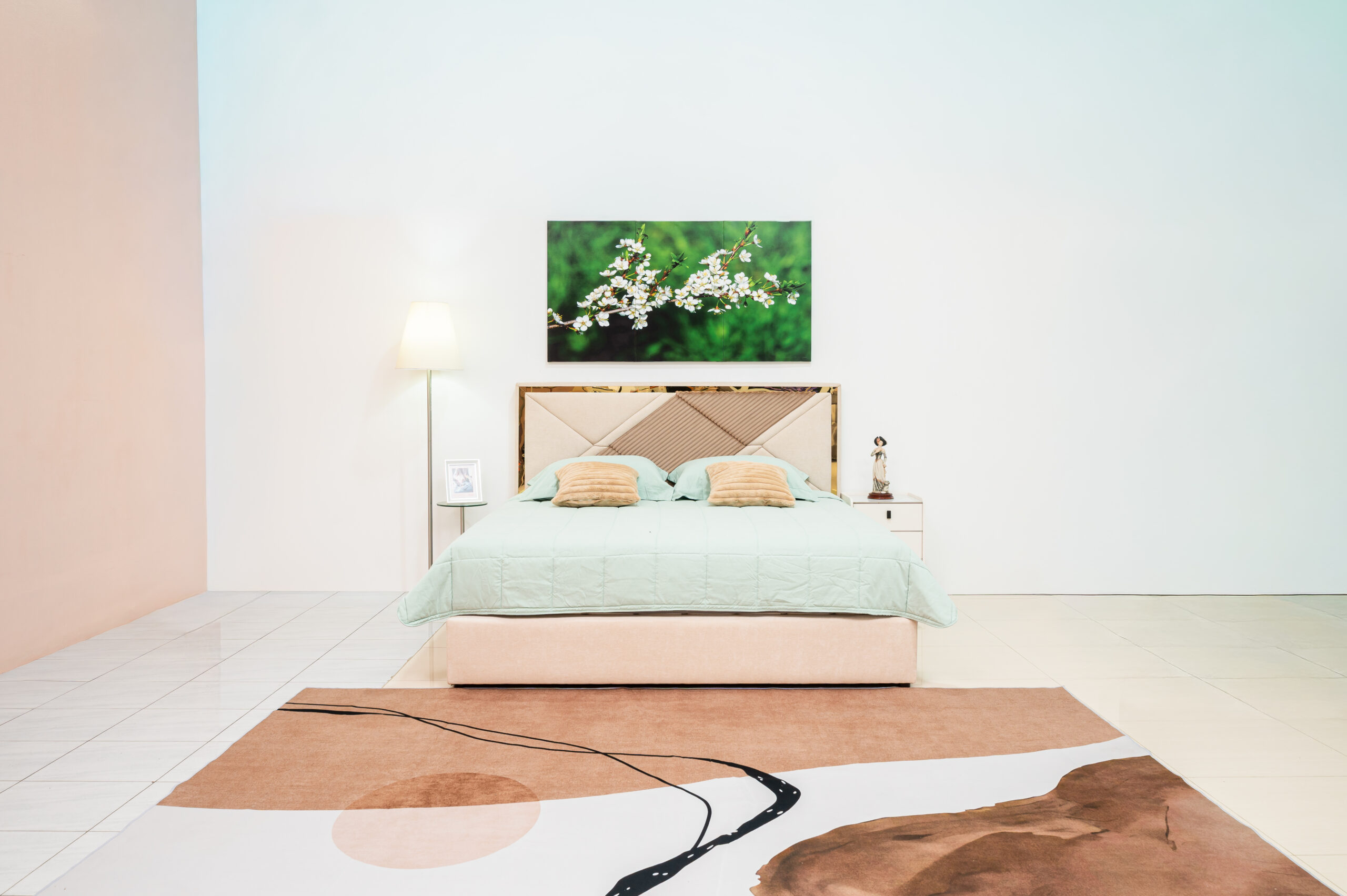 เตียงนอนบุผ้าดีไซน์ Modern Luxury ตัดขอบทอง - Image 4