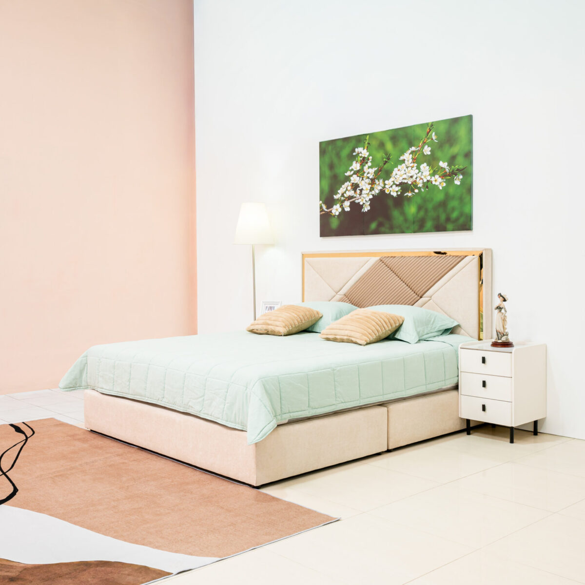 เตียงนอนบุผ้าดีไซน์ Modern Luxury ตัดขอบทอง