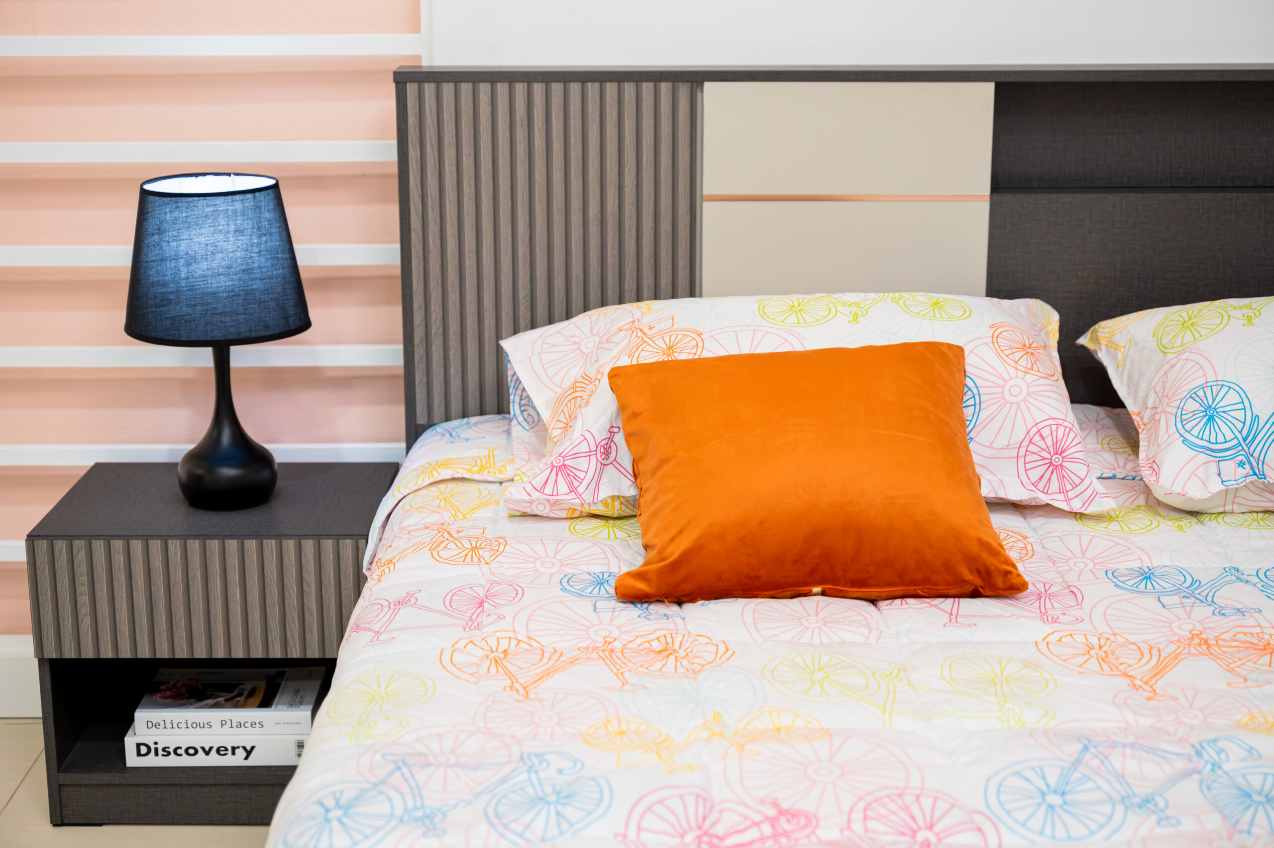 ชุดห้องนอนดีไซน์ Modern Luxury ผสานความเท่ของลายไม้และคิ้ว Pink Gold - Image 3