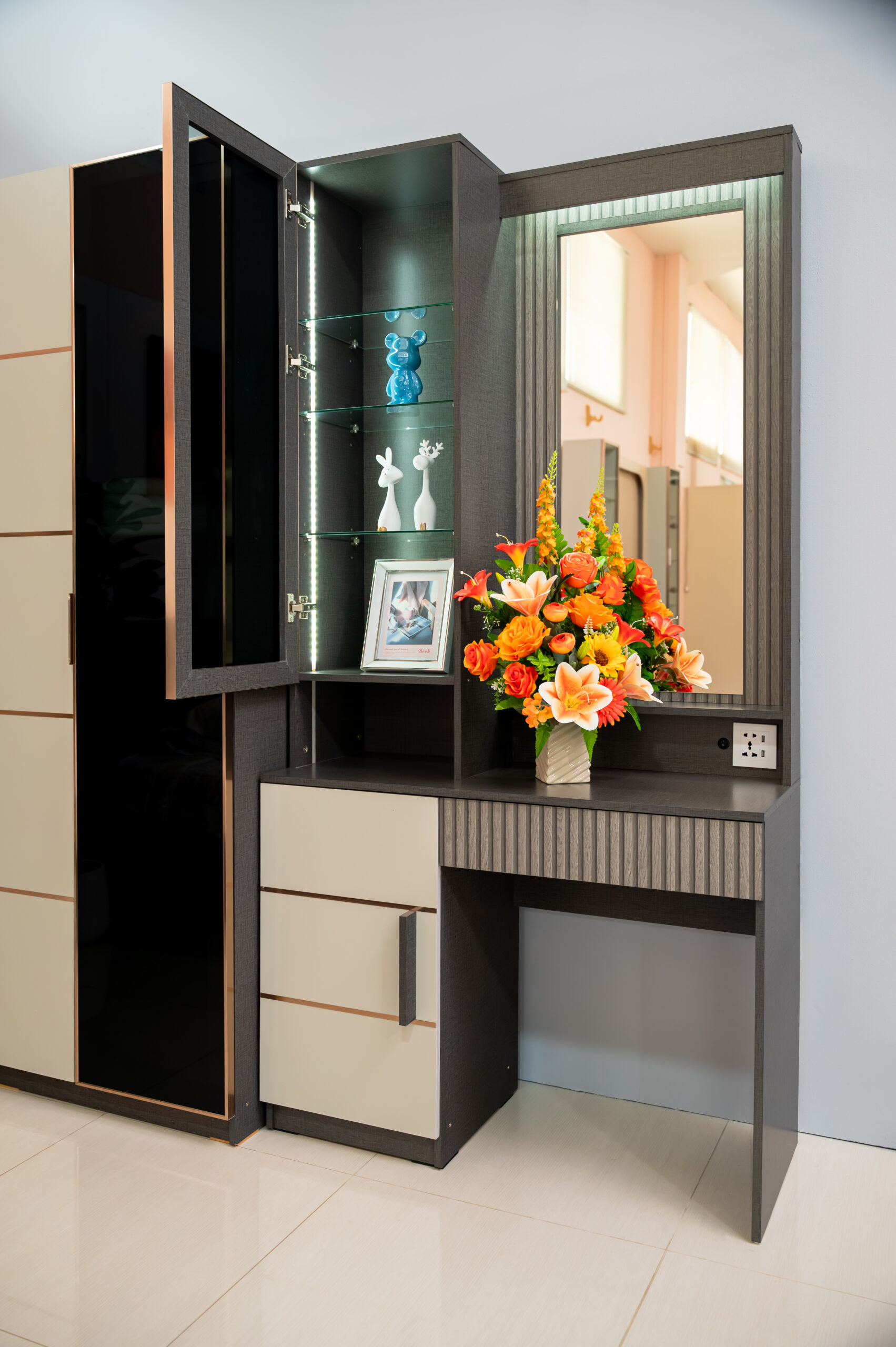 ชุดห้องนอนดีไซน์ Modern Luxury ผสานความเท่ของลายไม้และคิ้ว Pink Gold - Image 8