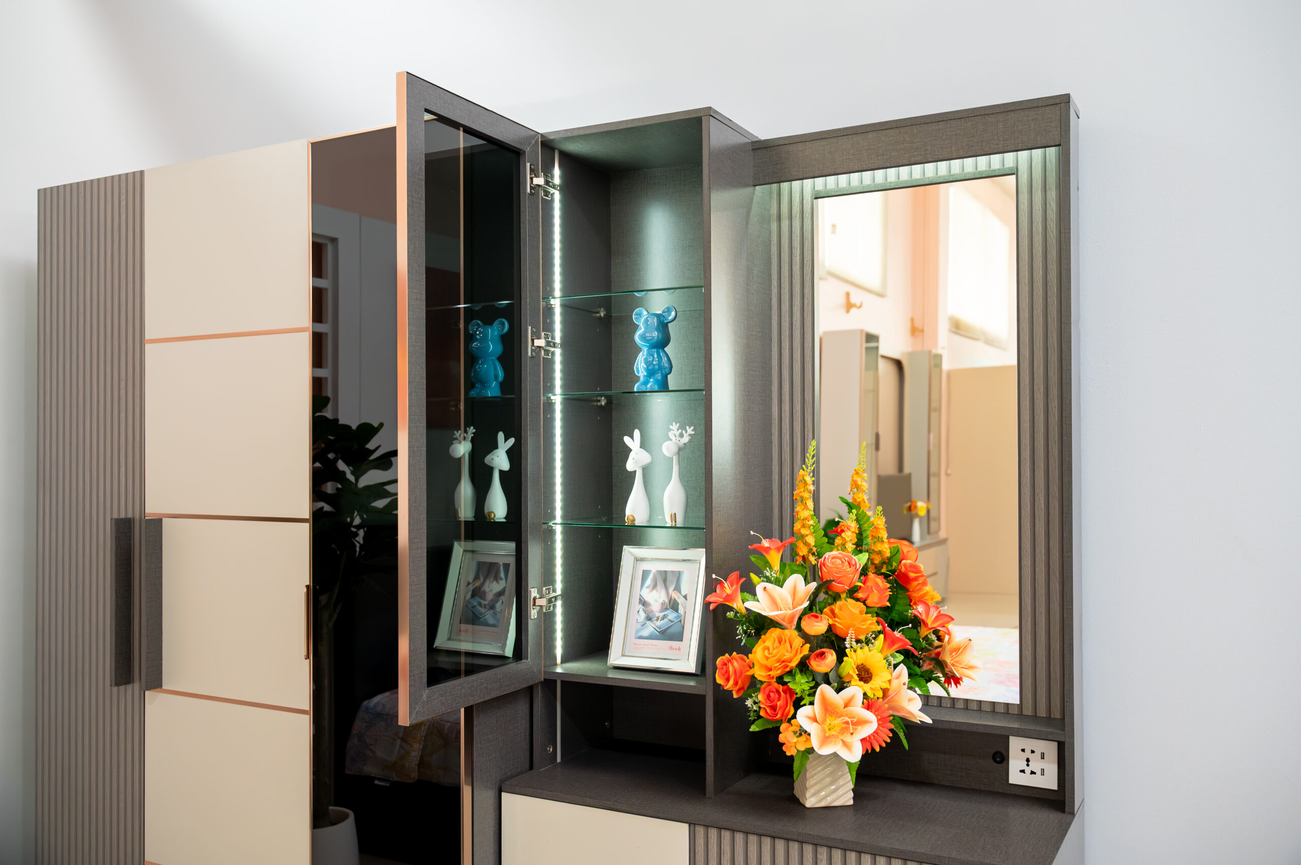 ชุดห้องนอนดีไซน์ Modern Luxury ผสานความเท่ของลายไม้และคิ้ว Pink Gold - Image 9